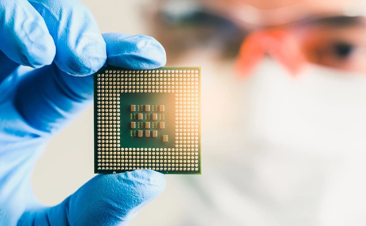 COBとは?SMDとの違いやメリット・デメリットをわかりやすく解説